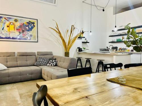 A seating area at Modern Loft
