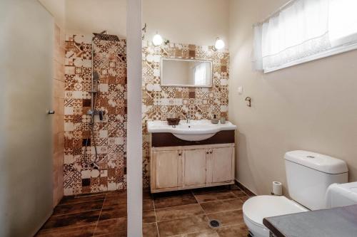 Ένα μπάνιο στο Pezouli, the real nature and village taste