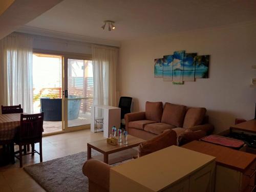 Ruang duduk di Breathtaking Luxury & Spacious FAMILY 2-Bed 1st Row Seaview at Stella SeaView Sokhna - Families Only