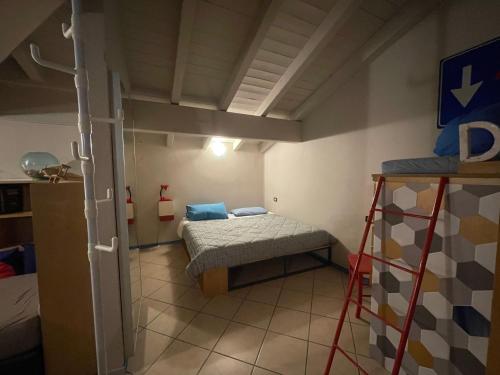 a small room with a bunk bed in a room at Mansardine Metropolitane in Brescia
