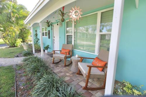 Parrot Head Tiki – Photos 2