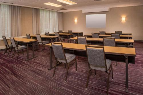 Kawasan bisnes dan/atau bilik persidangan di Sonesta Select Arlington Rosslyn
