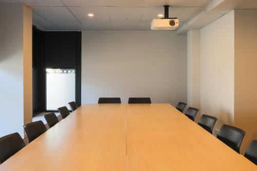 a conference room with a long table and chairs at Ramada by Wyndham Wellington Taranaki Street in Wellington