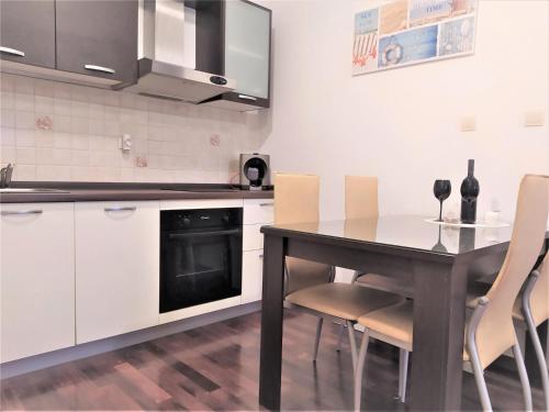 Kuchyň nebo kuchyňský kout v ubytování Apartment Viktoria - Trogir