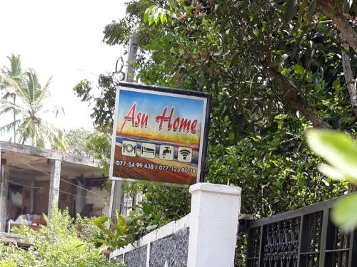 Sijil, anugerah, tanda atau dokumen lain yang dipamerkan di Asu home Thalaramba