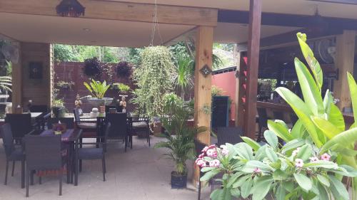 Κήπος έξω από το Liam's Guesthouse Adults Only