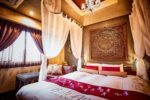 Giường trong phòng chung tại Hotel Balian Resort Tomei Kawasaki I.C.