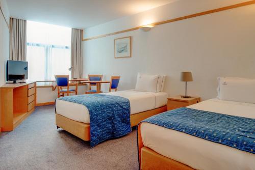 Postel nebo postele na pokoji v ubytování VIP Executive Eden Aparthotel