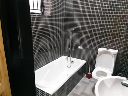 Kylpyhuone majoituspaikassa URUGANO VIRUNGA PALACE
