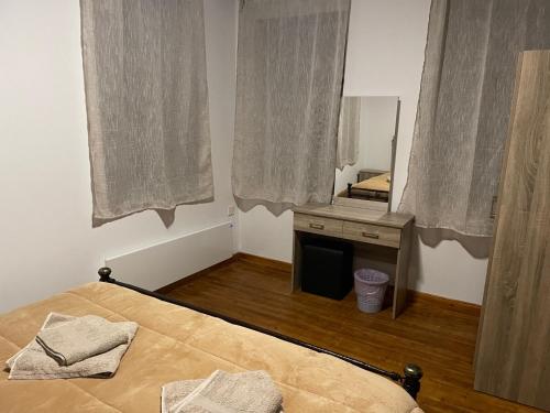 Postel nebo postele na pokoji v ubytování Omodos Katoi Holiday Homes