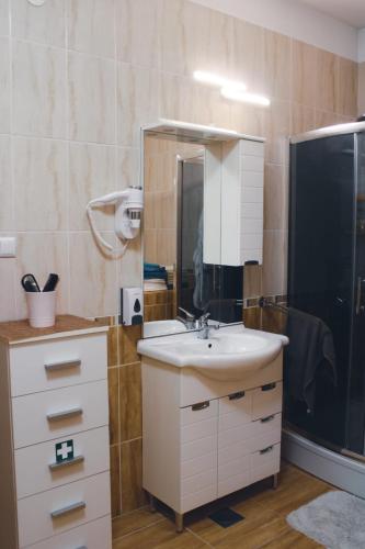 Ένα μπάνιο στο APARTMENTS KRAPEC