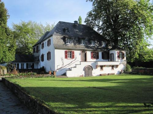 Galeriebild der Unterkunft Ferienwohnung Weingut Villa Huesgen am Mönchhof in Traben-Trarbach