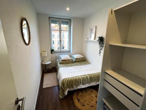 Katil atau katil-katil dalam bilik di # Le 3 # Joli appartement T3 Mulhouse centre, Neuf, calme et tout équipé