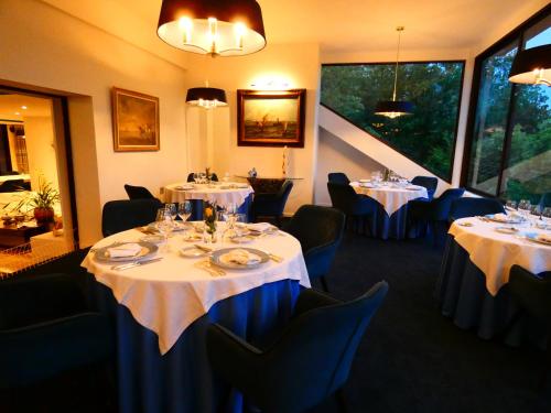 Gallery image of Hostellerie Restaurant Les Gorges de l'Aveyron in Bruniquel