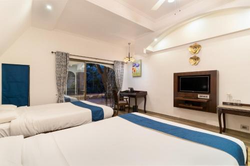 Cama o camas de una habitación en Valley View Grand Resort, Panhala - Premium Resort Hotel in Panhala