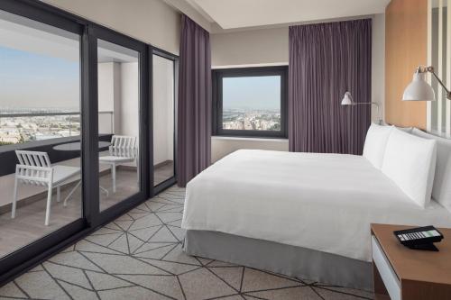 Holiday Inn & Suites - Dubai Festival City by IHG Image