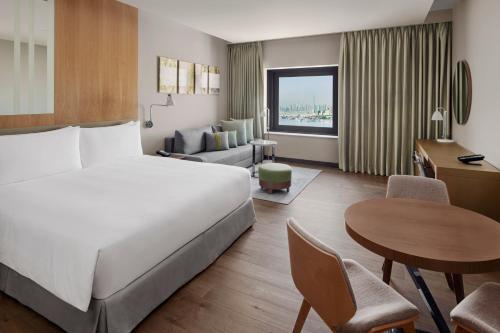 Holiday Inn & Suites - Dubai Festival City by IHG Image
