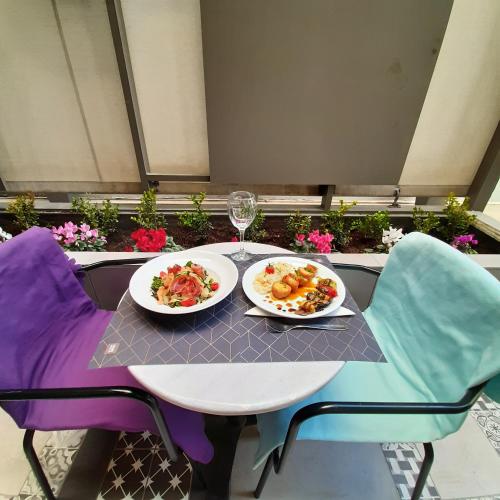 Makanan di atau berdekatan hotel
