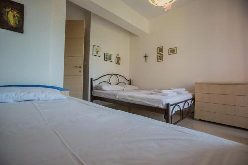 Gambar di galeri bagi Stylish beach house by the sea di Yerakiní