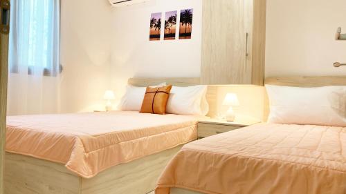 two beds sitting next to each other in a bedroom at Chrisella Villa in Skala Rachoniou
