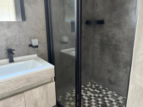 Un baño de 66 On Monzali 4 Star Luxury Guesthouse