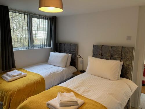Кровать или кровати в номере 3 bed bungalow Waterloo by Pureserviced