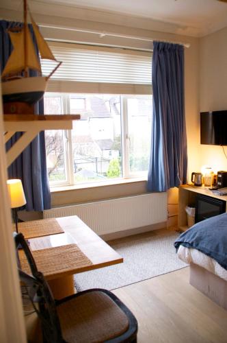 Katil atau katil-katil dalam bilik di Brookview Guest House