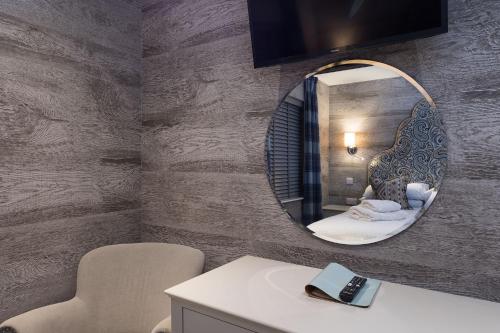 A bathroom at Hotel Hebrides