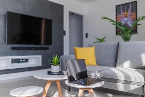 Μια τηλεόραση ή/και κέντρο ψυχαγωγίας στο Noir Hotel - Penthouse Apartman