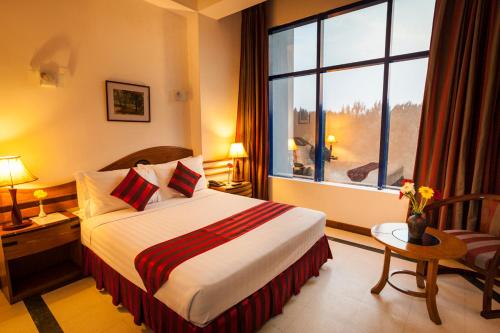 Un pat sau paturi într-o cameră la Seagull Hotel Ltd
