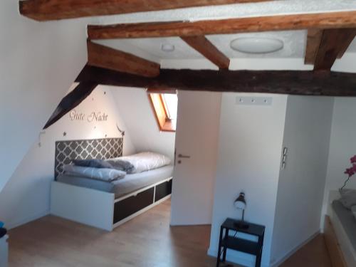 Llit o llits en una habitació de Monteurswohnungen in Biedenkopf