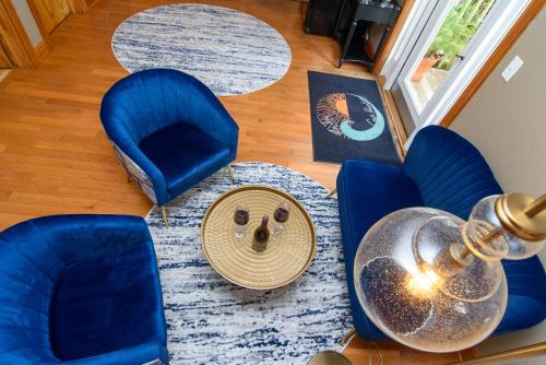 a living room with blue chairs and a table at The Inn on Pamlico Sound in Buxton