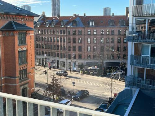 コペンハーゲンにあるApartmentInCopenhagen Apartment 706の建物のある街並み