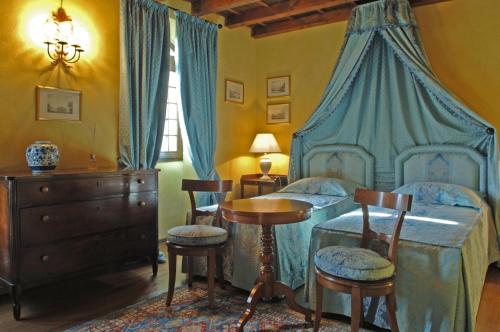 a bedroom with a bed with a blue canopy at Hotel Torre di San Martino in Gazzola Di Rivalta