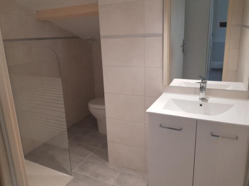 Un baño de Domaines des confines