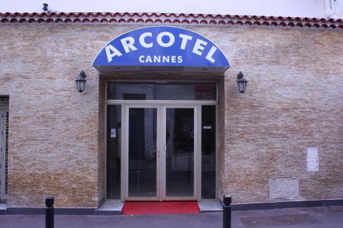 Façana o entrada de Arcotel** Cannes