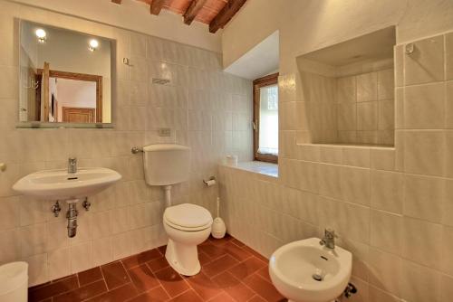 Salle de bains dans l'établissement Casale Giotto by PosarelliVillas