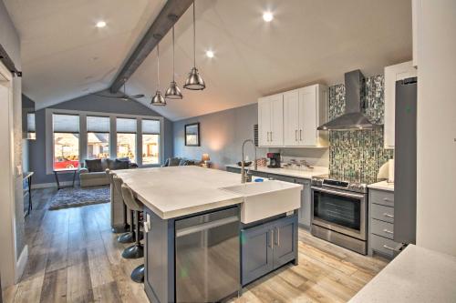 Upscale Bentonville Townhome with Brand New Hot Tub!