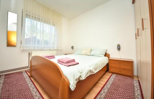 Un pat sau paturi într-o cameră la Kuća Marija