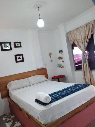 Una cama o camas en una habitación de Hospedaje Algarrobo Machalilla
