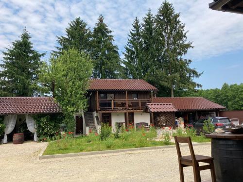 een groot huis met een veranda en een balkon bij Private Village Resort in Pihovec