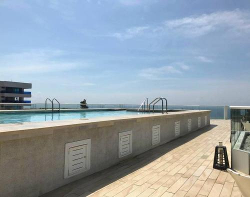 a swimming pool on top of a building at Apartamento Duplex en Santa Marta, Pozos Colorados in Santa Marta