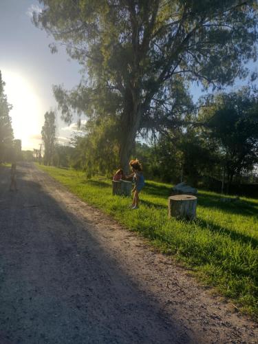 a couple of people standing on the side of a road at La irupe in Capilla del Señor