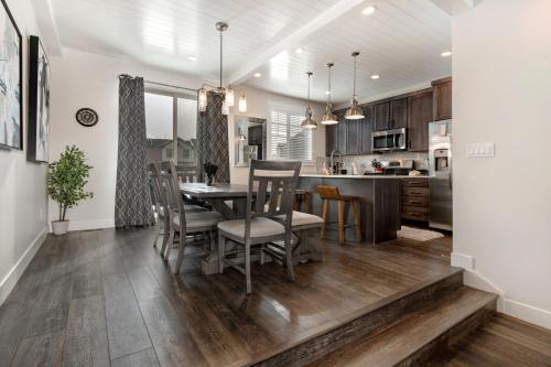 Η κουζίνα ή μικρή κουζίνα στο Modern Retreat Minutes To Park City