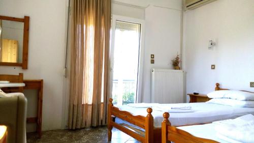 Gallery image of Filoxenia Rooms in Makrilies