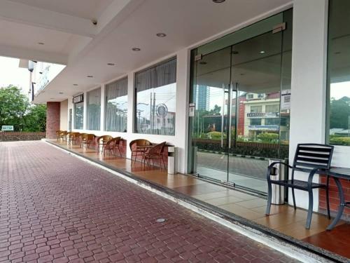 Gallery image of Super OYO 90464 Borneo Suites Hotel in Kota Kinabalu