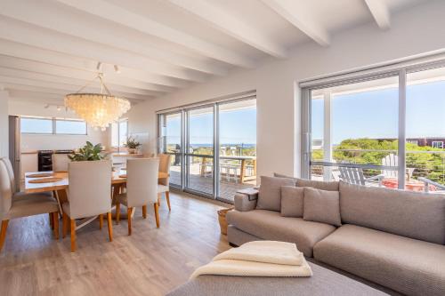 Χώρος καθιστικού στο The Bunker - Coastal home in Gracetown - relaxing!