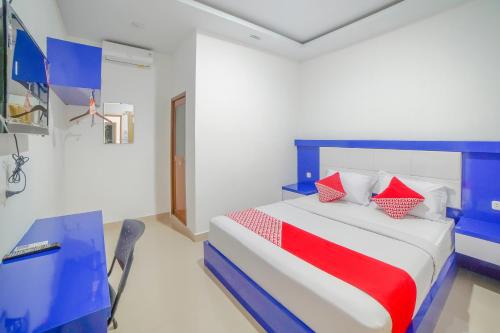 En eller flere senge i et værelse på SUPER OYO 90457 Anara Residence & Guest House