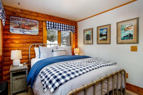 Ένα ή περισσότερα κρεβάτια σε δωμάτιο στο Queens Birch Lodge