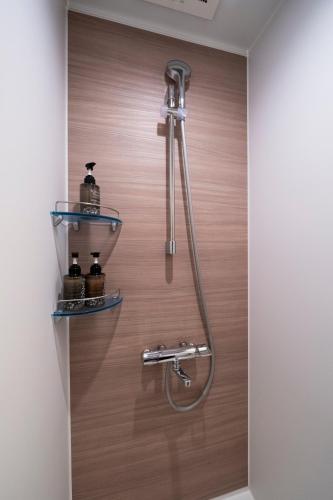 Un baño de KOKO HOTEL Tsukiji Ginza
